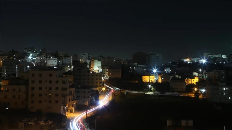 Los israelíes que han usurpado los territorios palestinos han herido a tres palestinos en la Cisjordania ocupada